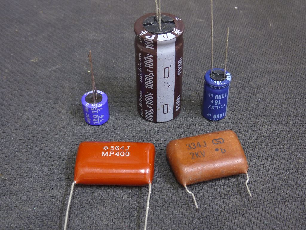 low leakage capacitors